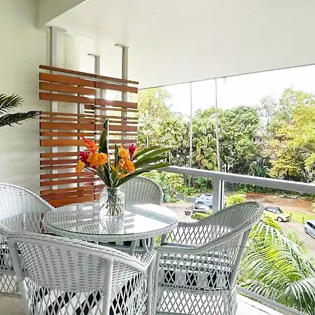 Stunning Top Floor Apartment Views To Palm Cove-2