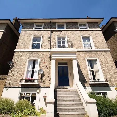 Elegant 1-Bed Flat In A Georgian Townhouse-3