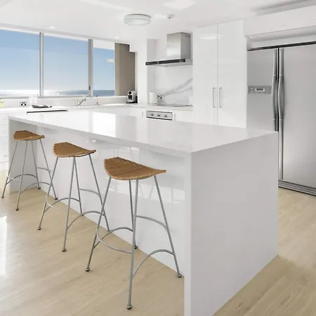 Beachfront On Berkeley Hosted By Gold Coast Holiday Stays-2