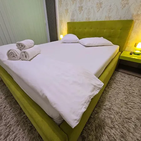 Beach Front Apartment - Azizi Beach Pool Spa Piscina Calda-3