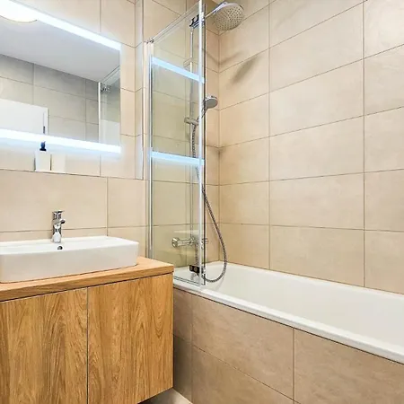 Klimatizovany Apartman V Parku So Zahradou A Garazovym Parkovanim-3