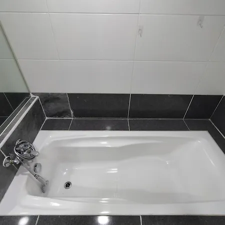 First Services Suites At Times Square Kl-2