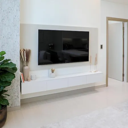 Luxe Apt With Private Balcony Pool-3