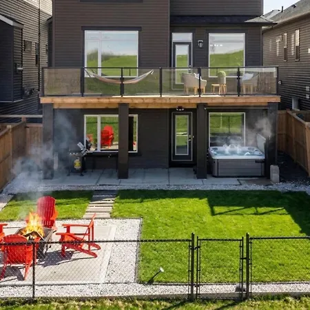 Spacious Family Retreat With Hot Tub, Pool Table, Gym-3