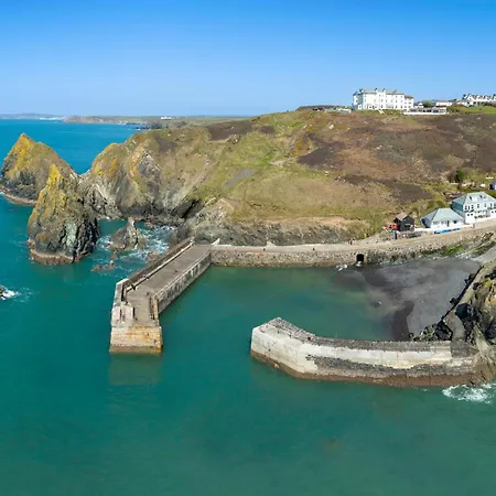 Mullion Cove Hotel & Spa-3