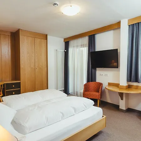 Hotel Tyrol-3