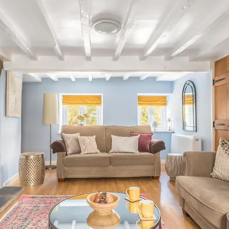 Stunning Cottage With Free Spa Access-2