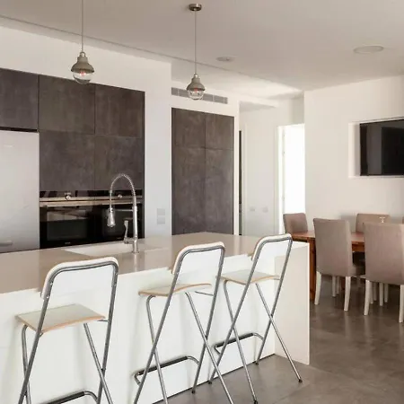 Luxury Penthouse W Jacuzzi & Sea View L Mamad-2