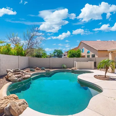 Luxury Desert Oasis! 5 Bedroom, 3 Bath W Heated Pool-3