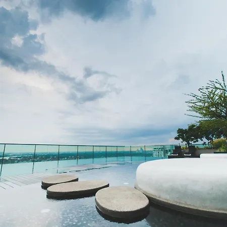 Spacious 1Br Bathtub, Rooftop Pool, Gym, 1Min Bts Phrakhanong-3