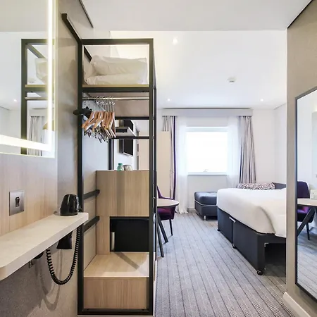 Premier Inn Dubai International Airport - An Emirates Group Company-2