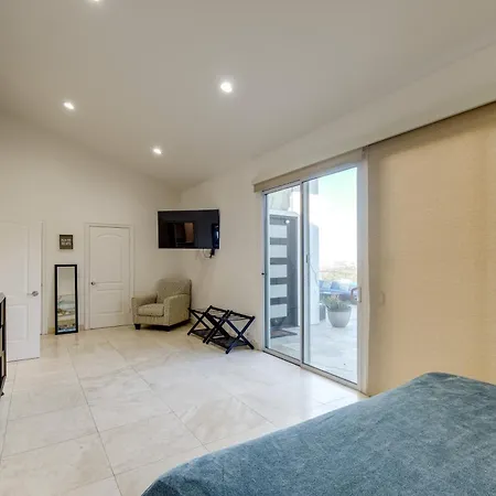 Pool & Coastline Views: Luxe La Jolla Home-3
