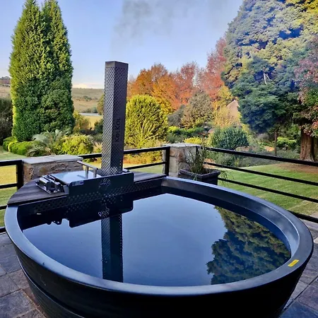 Luxury Country Retreat Hot Tub & Farm Views-2