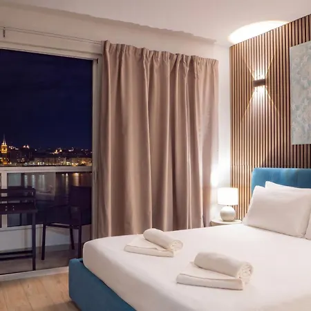 Valletta Bastion View Apartments & Penthouse With Heated Jacuzzi-2