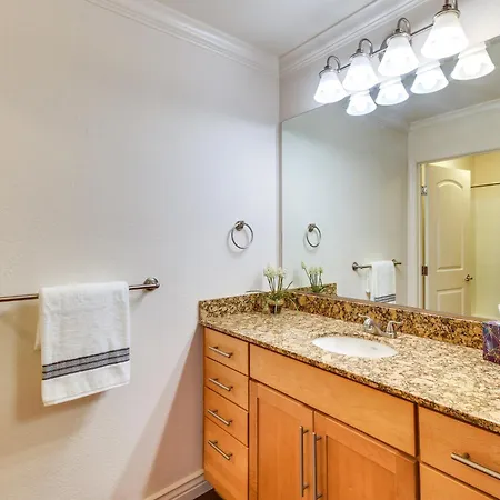 Walkable Location: Phoenix Apt W/ Pool Access!-2