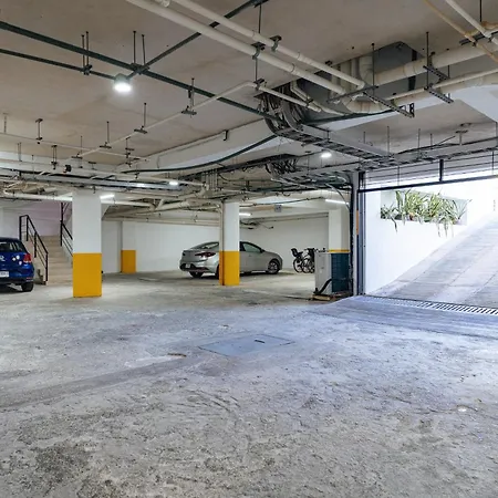 Luxury Apartment Top Location!-3