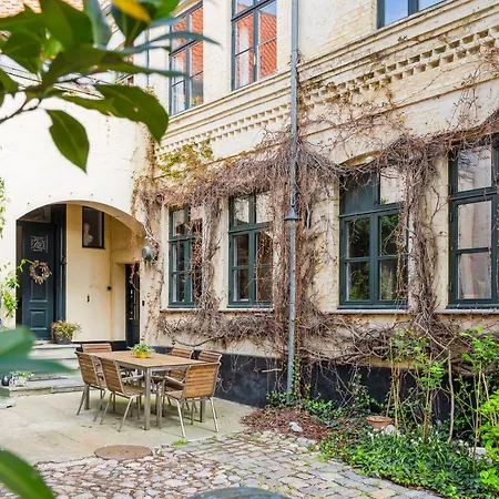 Det Gamle Apotek Mon-3