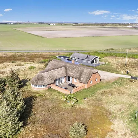 Cozy Thatched Cottage With Pool By The Sea - Sj450-2