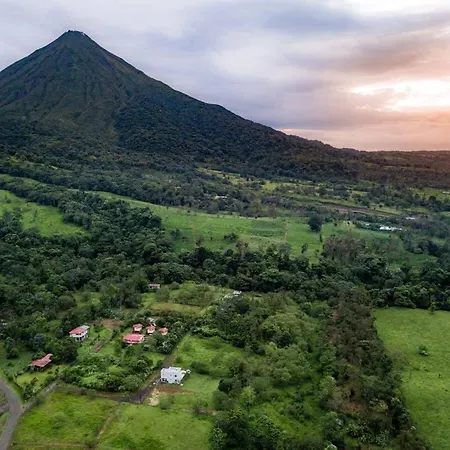House Of Views, King Bed, Volcano View-2