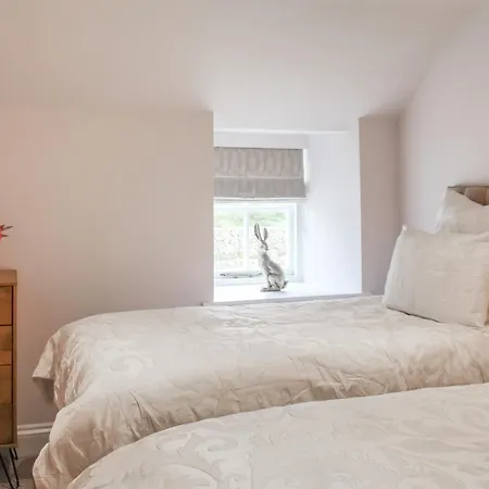The Cottage - Uk50652-3