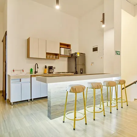 Massive Jacuzzi - 6 Bedroom With Private Bathroom - 1 Block From Lleras P11-3