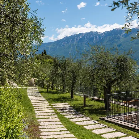 Residence Dany Appartamenti Con Cucina Vista Lago Piscina E Parcheggio-2