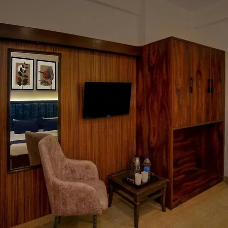 Super Townhouse Prince Chowk Near Railway Station Formerly Hotel Kolam-3