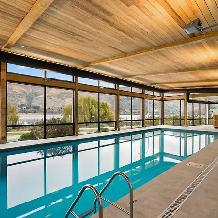 Lakeside Luxury Studio Apartment-3