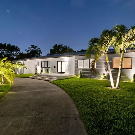 Epic Treehouse Villa - Pool - Jacuzzi - Pickleball-3