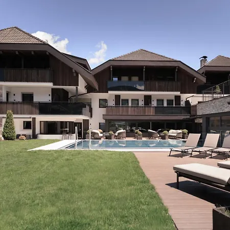 Aparthotel Familiaris - Family Apartments - Pools & Spa In Dolomites-3