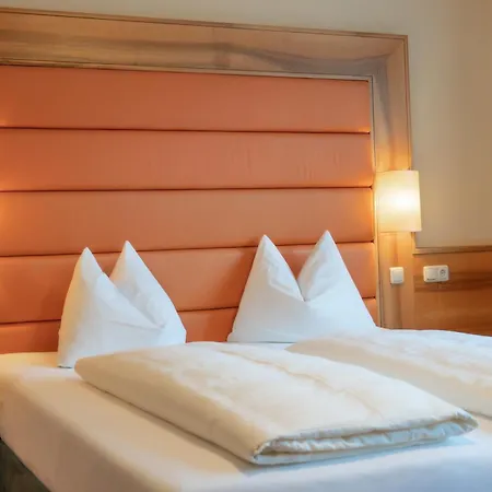 Österreichischer Hof-im Bademantel direkt in die Alpentherme-3