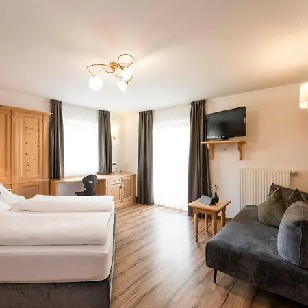 Parkhotel Holzerhof-3