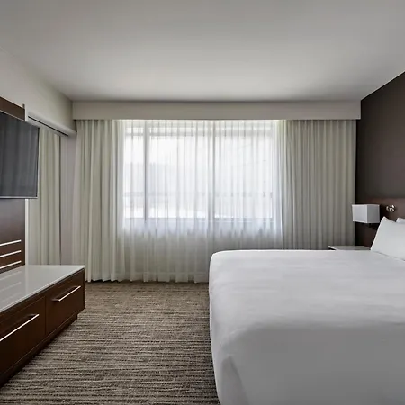 Calgary Airport Marriott In-Terminal Hotel-2