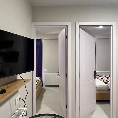 Comfortable 5 Rooms Apartment-2