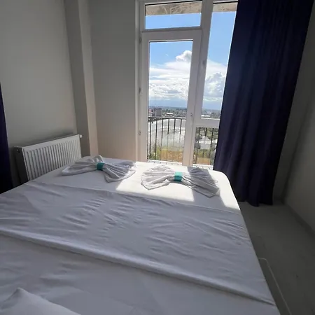 Comfortable 5 Rooms Apartment-3