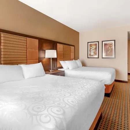 Best Western Plus Hinton Inn&Suites-2