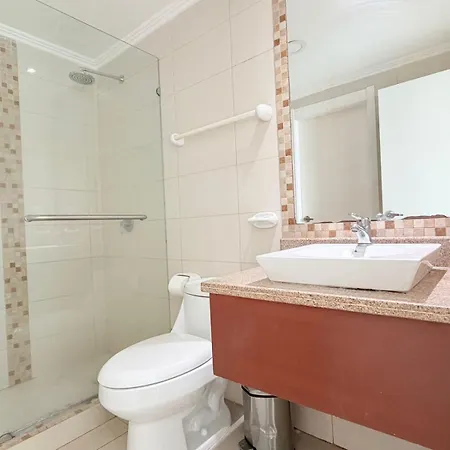 Suite 603, Riverfront, Vista Al Rio, Puerto Santa Ana, Guayaquil-2