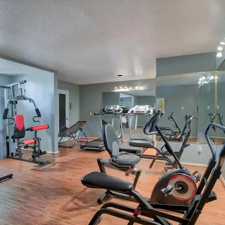 Vibrant Texan Escape With Patio & Gated Community-2