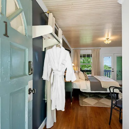 Historic Riverview Inn One-3