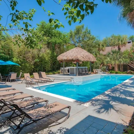 Vibrant Texan Escape With Patio & Gated Community-3