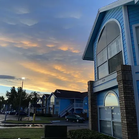 Blue Crush | House In Kissimmee With Pool, Hot Tub, And Tennis Access-3