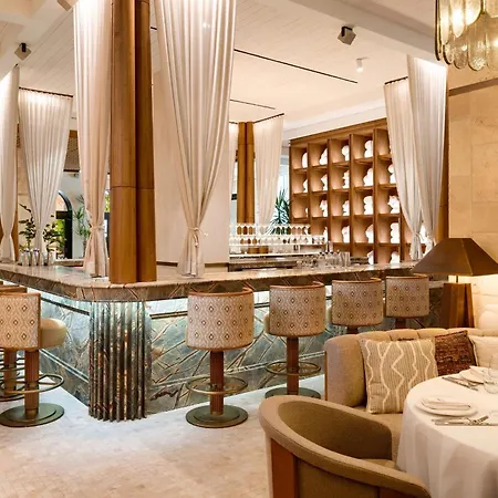 Elegant King Suite, Rooftop Pool, Full Kitchen-3