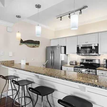 Ocean Ritz 2 Primary Suites | Expansive Balcony | Sleeps 12-3