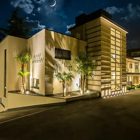Haus Gregori Modern & Central Stay In Vineyard With Rooftop & Served Breakfast-2