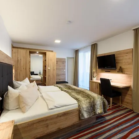 Wellness&Ayurveda Hotel Am Eichenberg-3