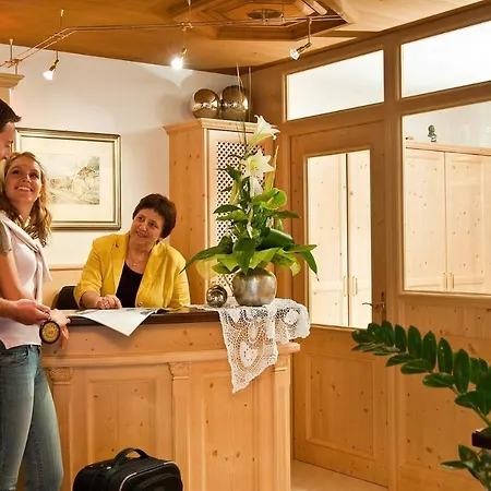 Hotel Hirzer ***S-3