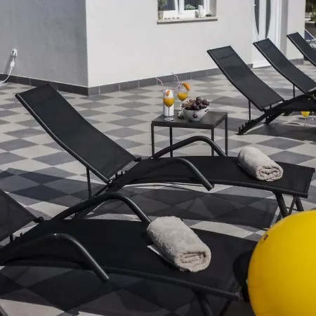 Apartmani I Studio Big Hill-3