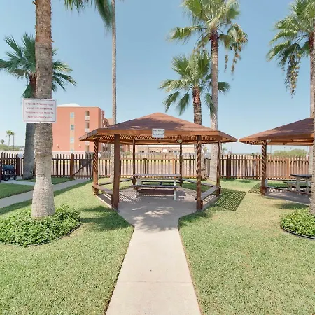 Relaxing Top Floor Corner 2Br Condo With Great View - 3 Minute Walk To The Beach!-2