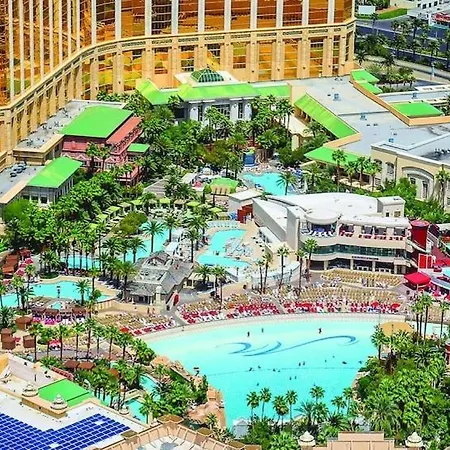 Mandalay Bay Resort And Casino By Suiteness-2