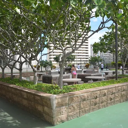 Waikiki Banyan 1909 Amazing Views And Just Steps To The Beach-2